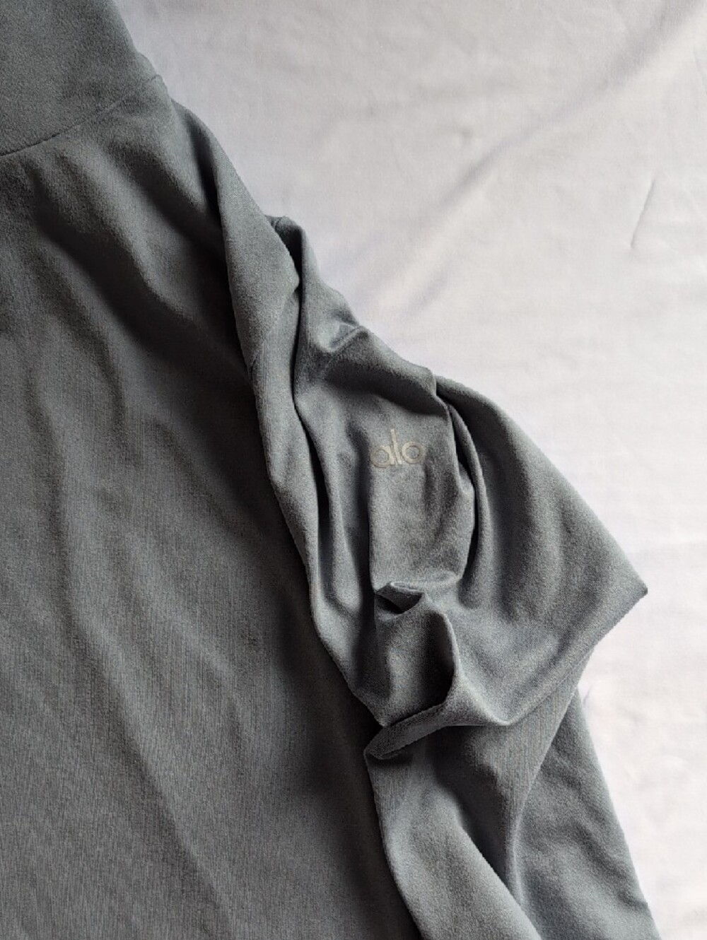 ALO Yoga Slate Gray Turtleneck - Picture 4 of 5